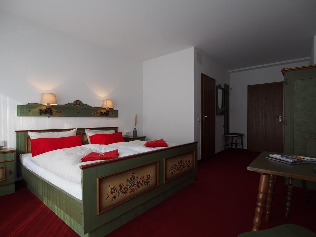 Hotel Restaurant Margaretenhof Überherrn Zewnętrze zdjęcie